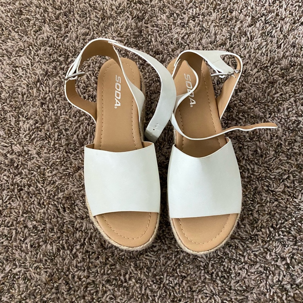 NWOT sandals